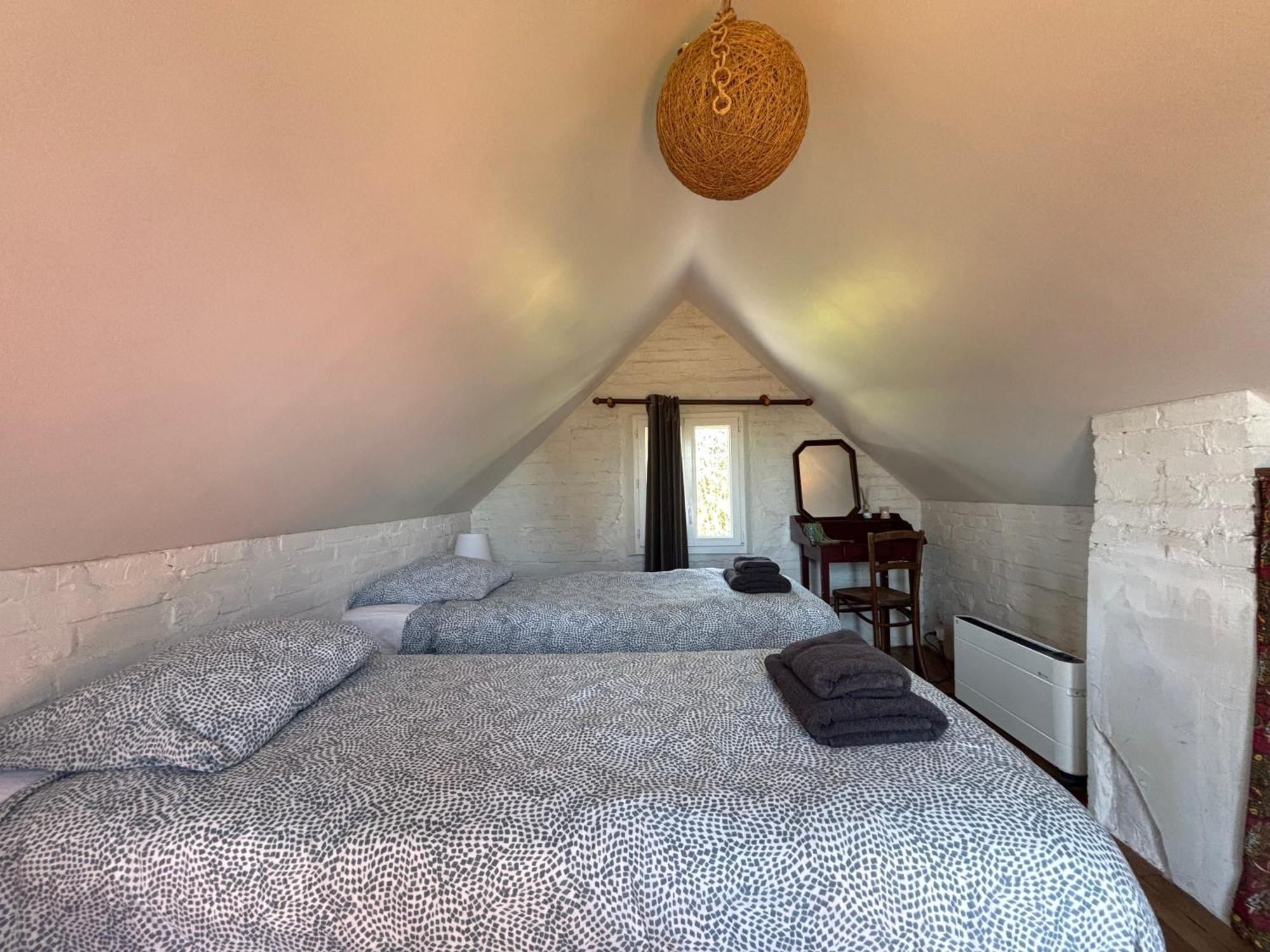 Maison De Campagne Lumineuse Spacieuse Dans Impasse Au Calme A Proximite D'Un Chateau Deux Verandas Grand Jardin Cabane Pour Velos, Pres Port En Bessin Et Bayeux, Proche Plages Du Debarquement Commes 외부 사진