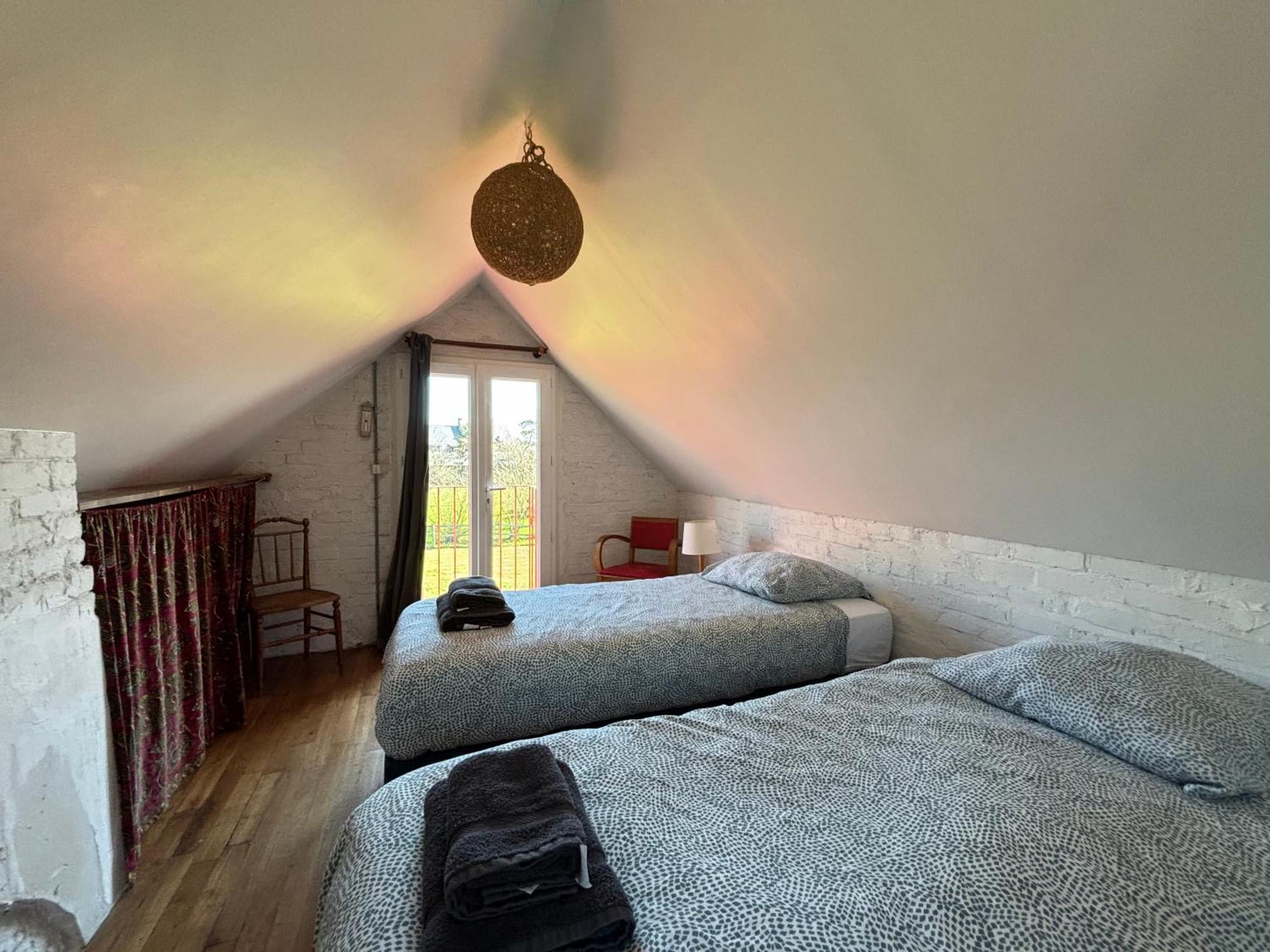 Maison De Campagne Lumineuse Spacieuse Dans Impasse Au Calme A Proximite D'Un Chateau Deux Verandas Grand Jardin Cabane Pour Velos, Pres Port En Bessin Et Bayeux, Proche Plages Du Debarquement Commes 외부 사진
